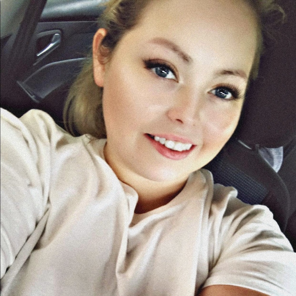 Meet your Posher, Courtney